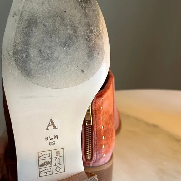 Anthropologie Velvet Ankle Boots in Copper/ Rust with Gold Detail : size 6.5 - Picture 9 of 11